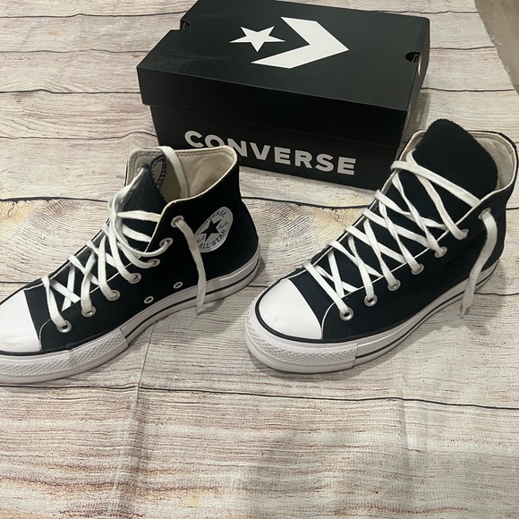 Size 7 Platform Converse - Picture 2 of 4